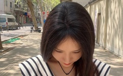 帅哥摸舔美女全身视频